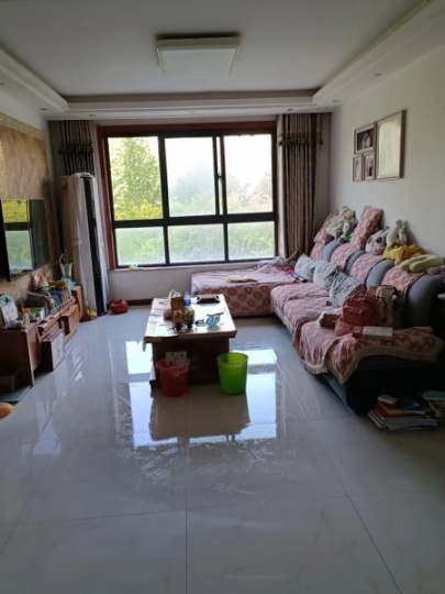 急售風(fēng)水好房子，簡裝，送品牌家具家電，可拎包入住